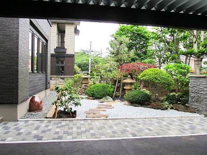 日本庭園風の庭の写真
